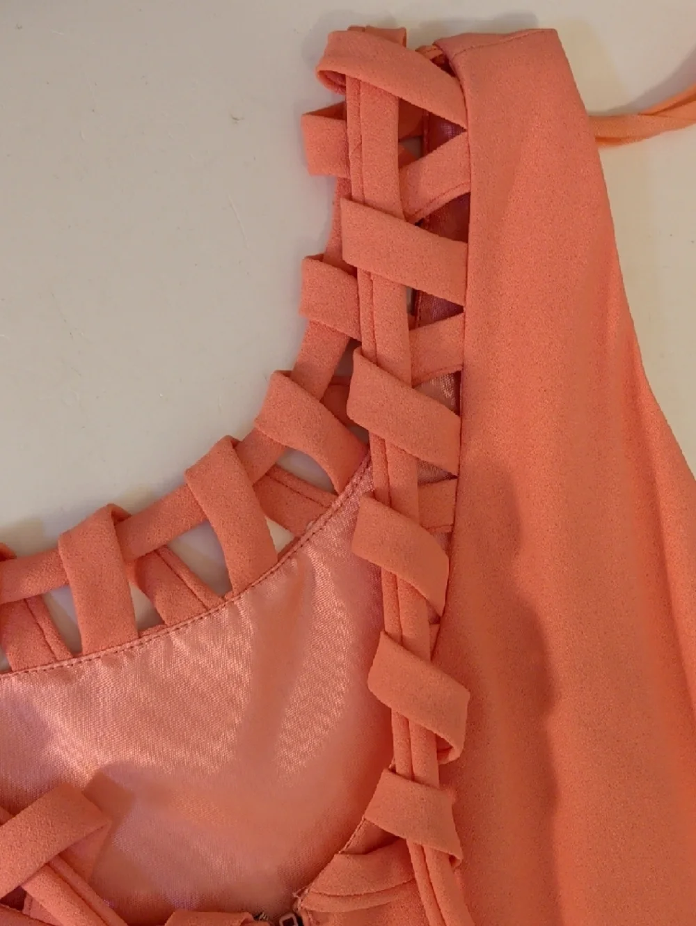 Vintage Fifties Sleeveless Coral Midi Dress with Lattice Neckline Elegant SeeMes - Picture 11 of 12